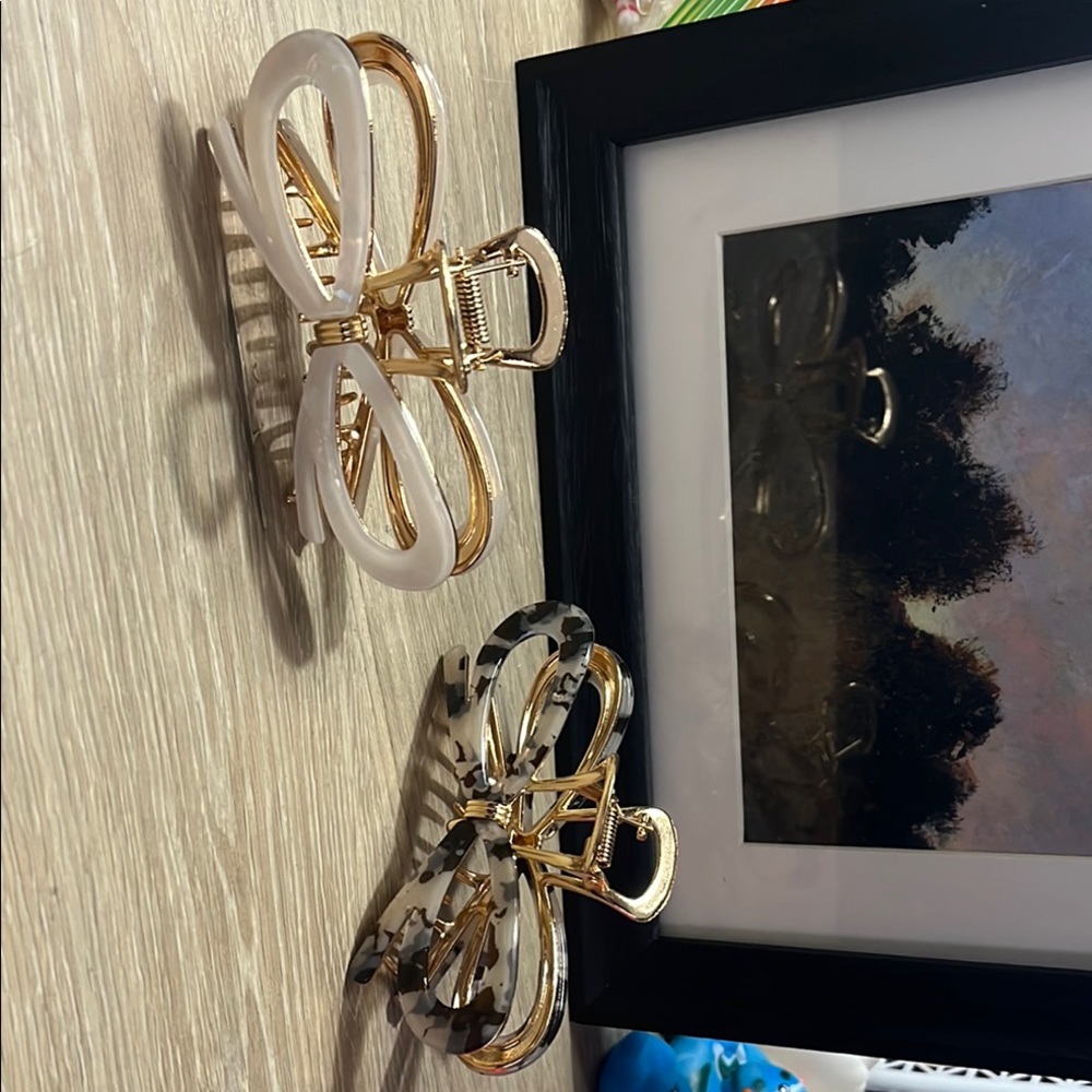 Elegant Gold and Cream Hair Claw Clip